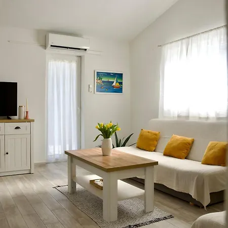 Nives Apartment *