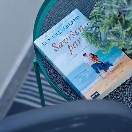 Nives شقة Kremena