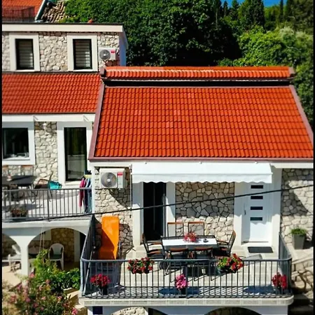 Nives Apartamento Kremena