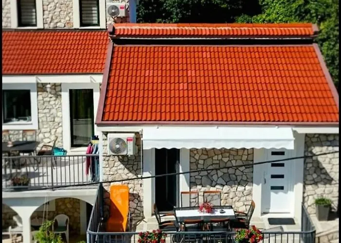 Nives Apartmán Kremena